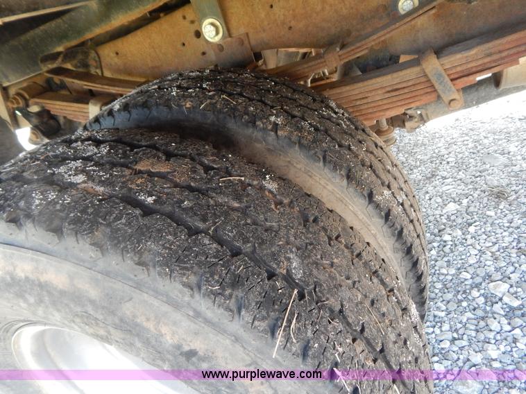 image for item G3165 1997 Ford F350 XL flatbed truck