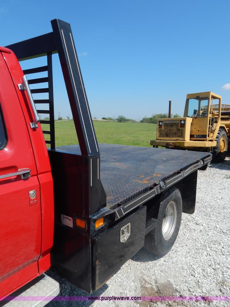 image for item G3165 1997 Ford F350 XL flatbed truck