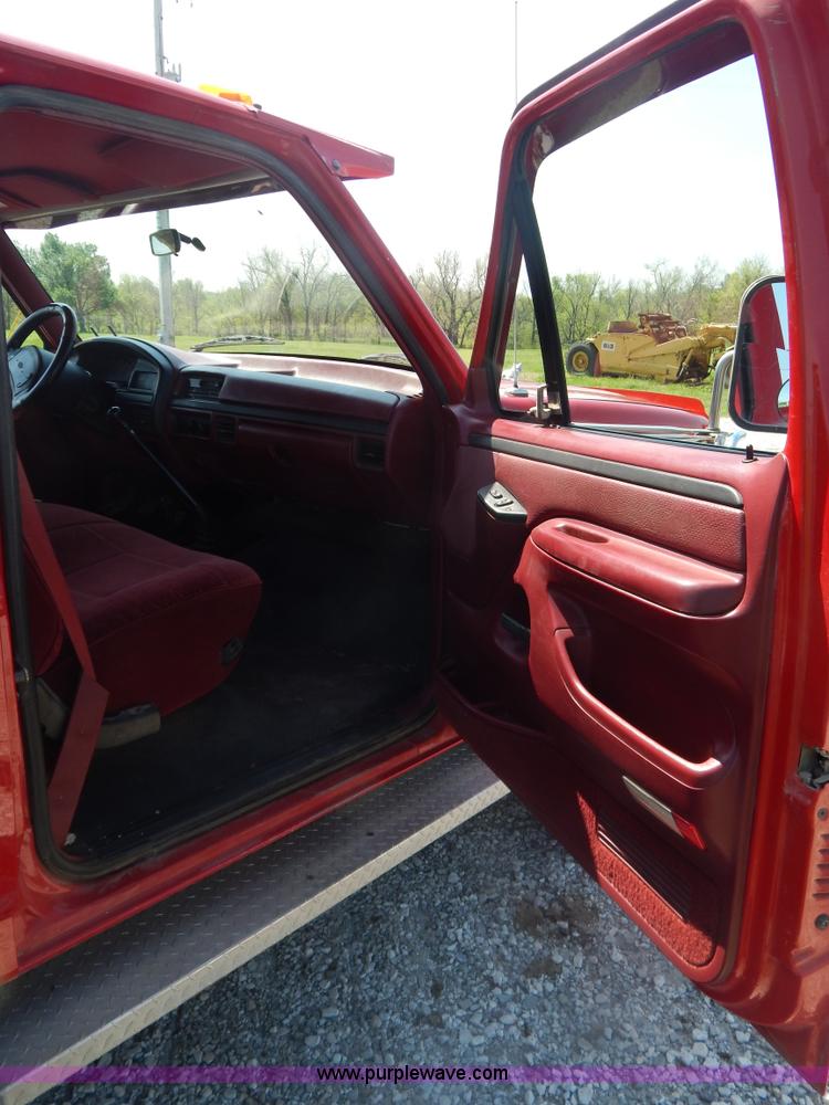 image for item G3165 1997 Ford F350 XL flatbed truck