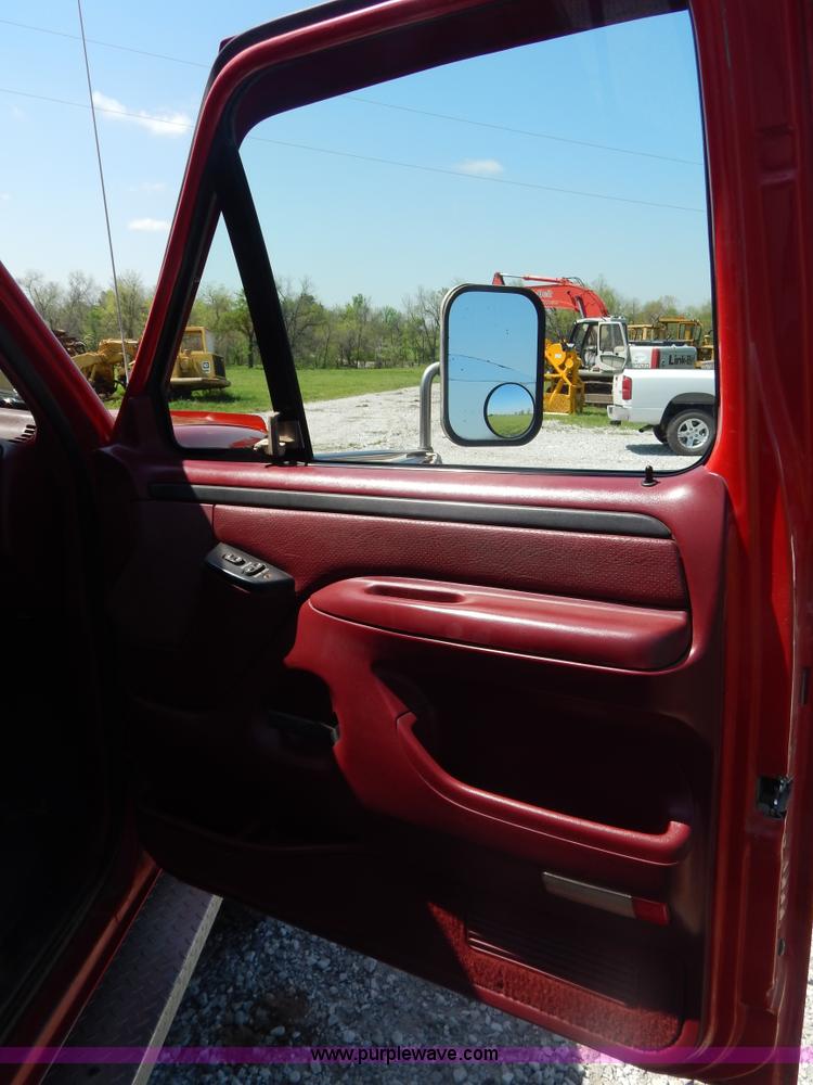 image for item G3165 1997 Ford F350 XL flatbed truck