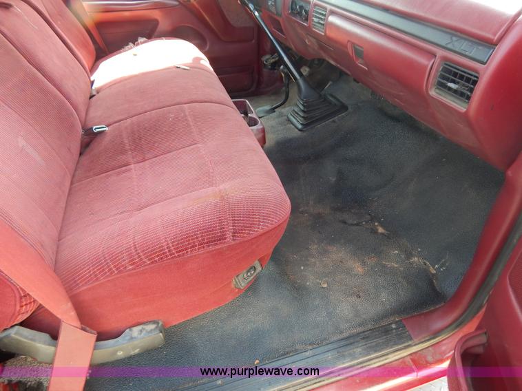 image for item G3165 1997 Ford F350 XL flatbed truck