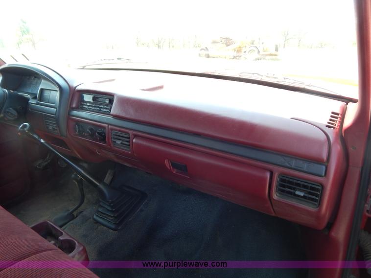 image for item G3165 1997 Ford F350 XL flatbed truck