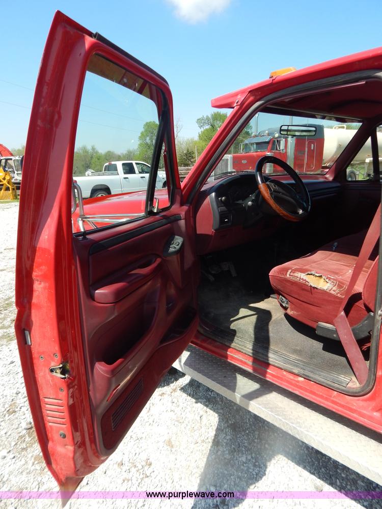 image for item G3165 1997 Ford F350 XL flatbed truck