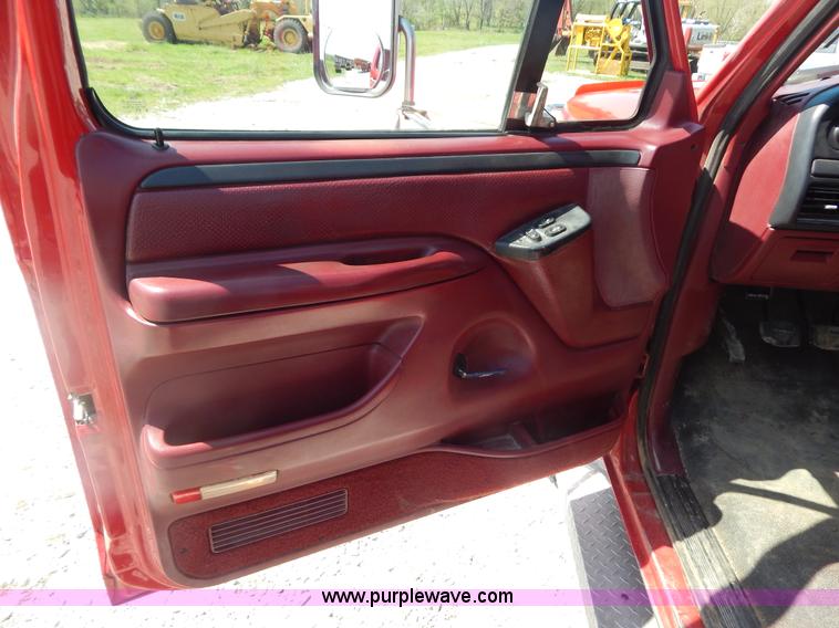 image for item G3165 1997 Ford F350 XL flatbed truck