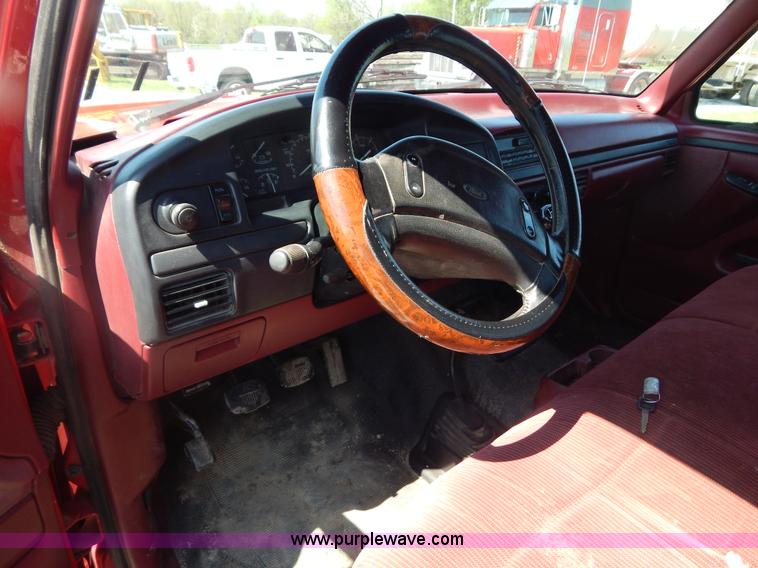 image for item G3165 1997 Ford F350 XL flatbed truck