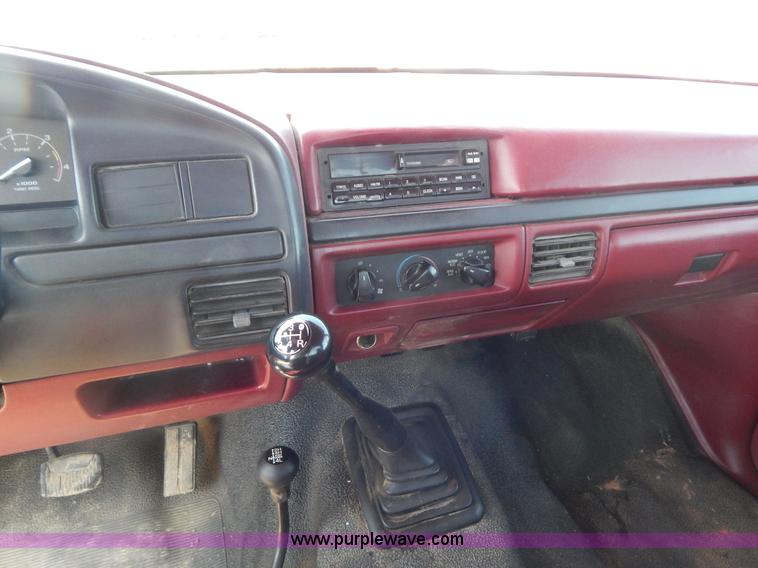 image for item G3165 1997 Ford F350 XL flatbed truck