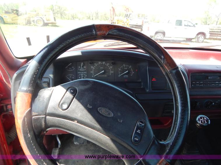 image for item G3165 1997 Ford F350 XL flatbed truck