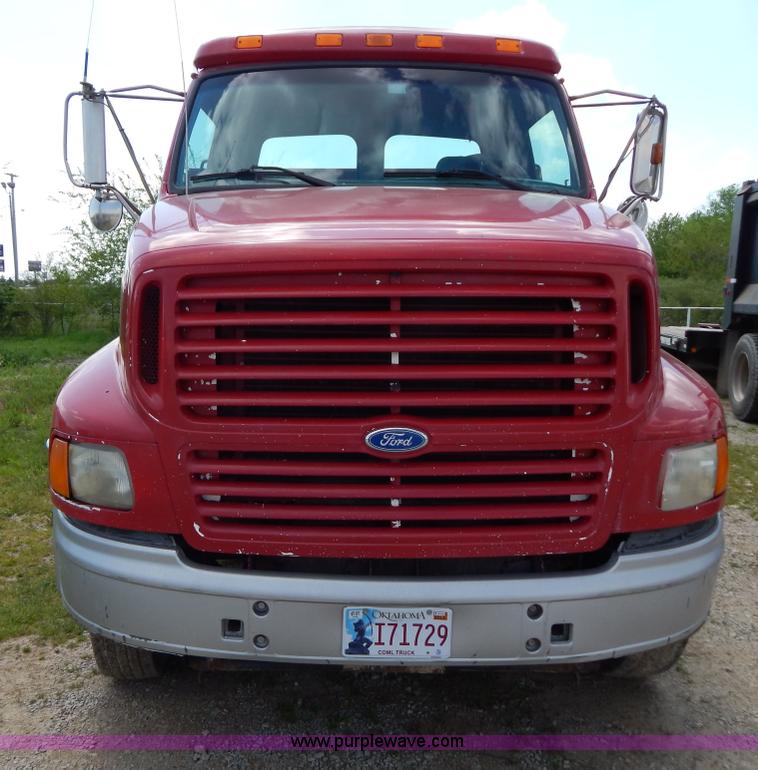 image for item G3166 1997 Ford A9513 AeroMax 113 dump truck