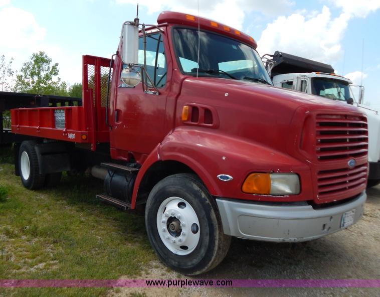 image for item G3166 1997 Ford A9513 AeroMax 113 dump truck