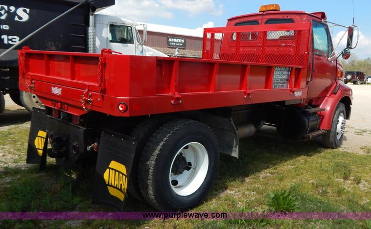 image for item G3166 1997 Ford A9513 AeroMax 113 dump truck