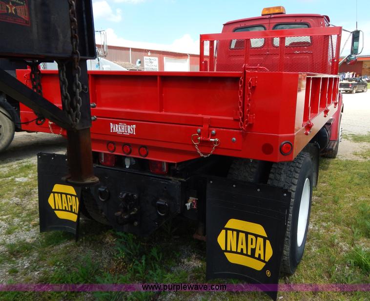 image for item G3166 1997 Ford A9513 AeroMax 113 dump truck