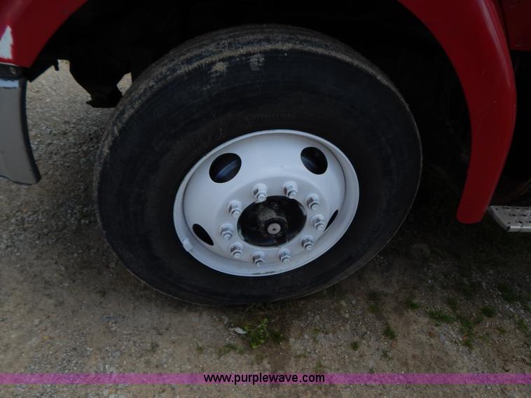 image for item G3166 1997 Ford A9513 AeroMax 113 dump truck