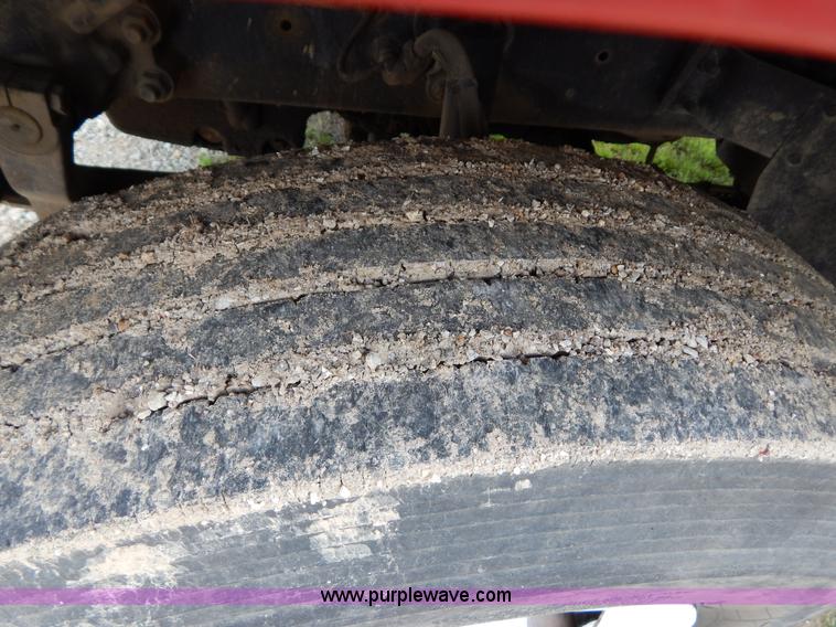 image for item G3166 1997 Ford A9513 AeroMax 113 dump truck