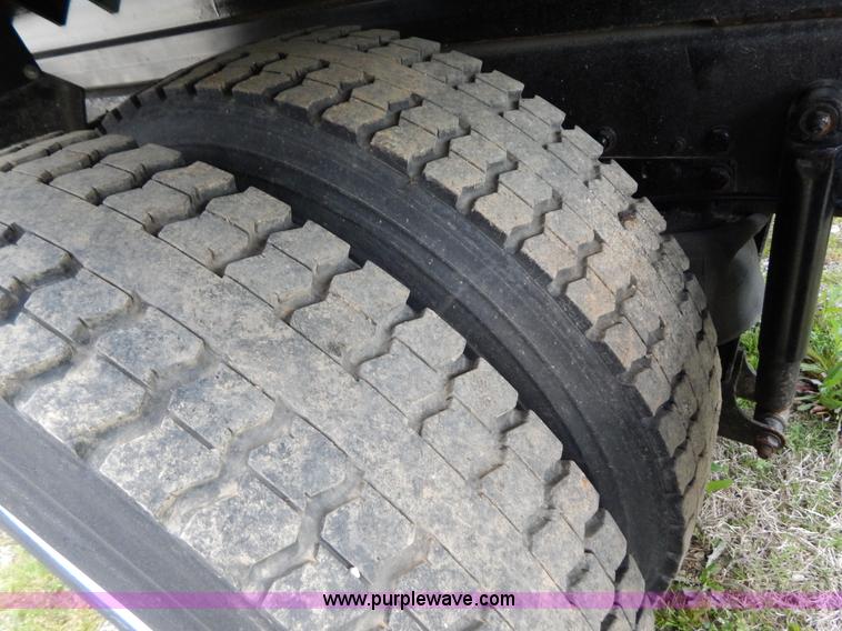 image for item G3166 1997 Ford A9513 AeroMax 113 dump truck