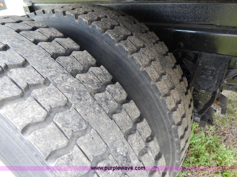 image for item G3166 1997 Ford A9513 AeroMax 113 dump truck