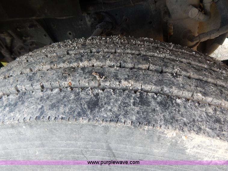 image for item G3166 1997 Ford A9513 AeroMax 113 dump truck