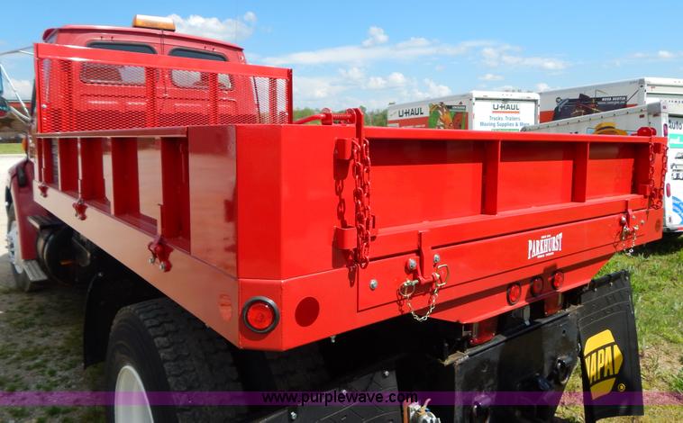 image for item G3166 1997 Ford A9513 AeroMax 113 dump truck