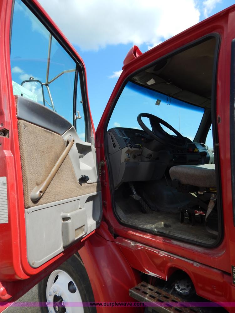 image for item G3166 1997 Ford A9513 AeroMax 113 dump truck