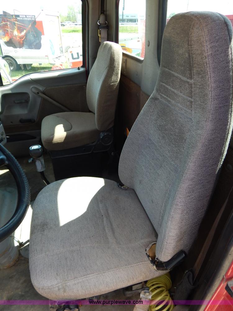 image for item G3166 1997 Ford A9513 AeroMax 113 dump truck