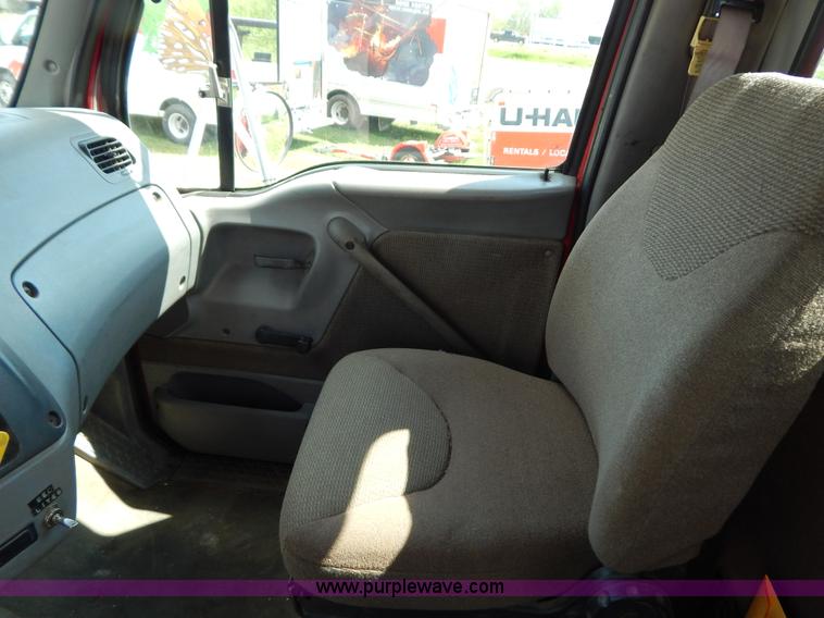 image for item G3166 1997 Ford A9513 AeroMax 113 dump truck