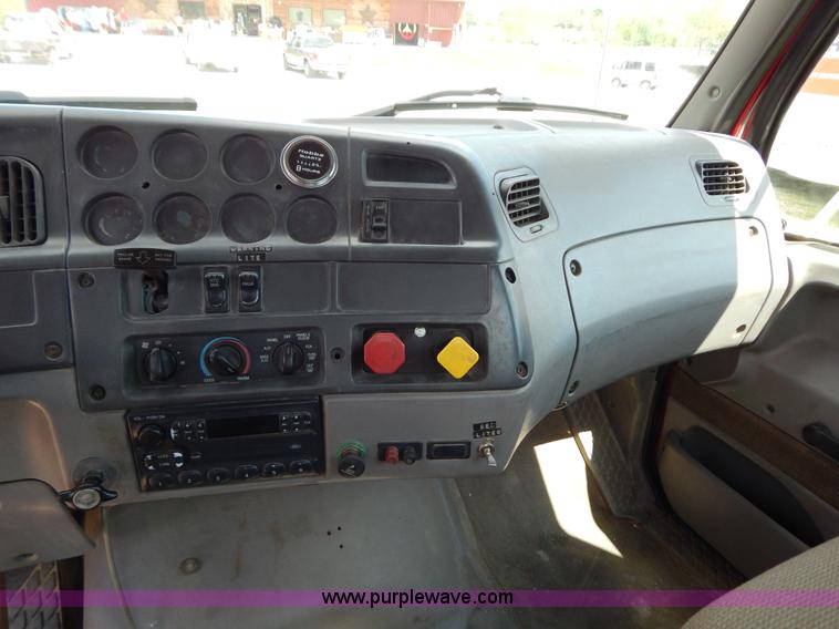 image for item G3166 1997 Ford A9513 AeroMax 113 dump truck