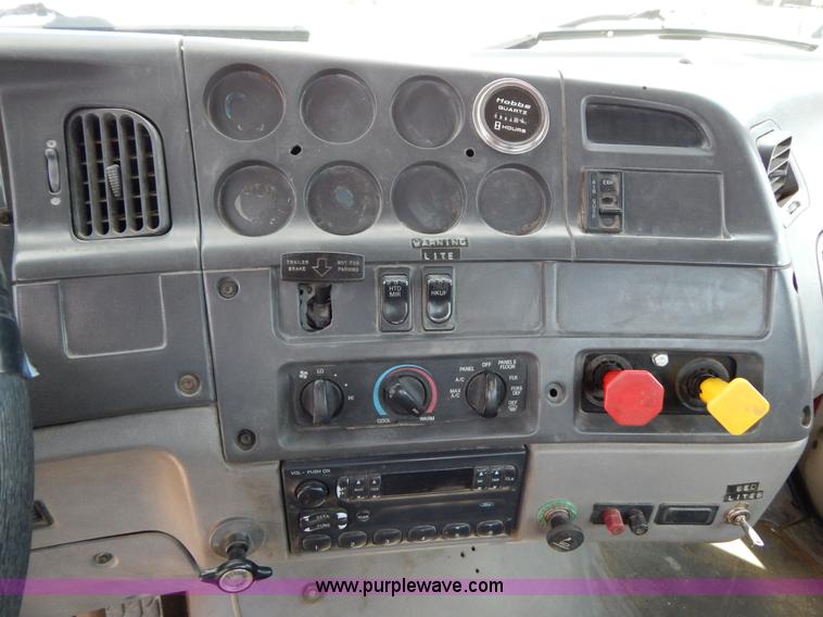 image for item G3166 1997 Ford A9513 AeroMax 113 dump truck