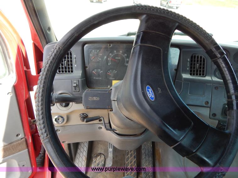 image for item G3166 1997 Ford A9513 AeroMax 113 dump truck