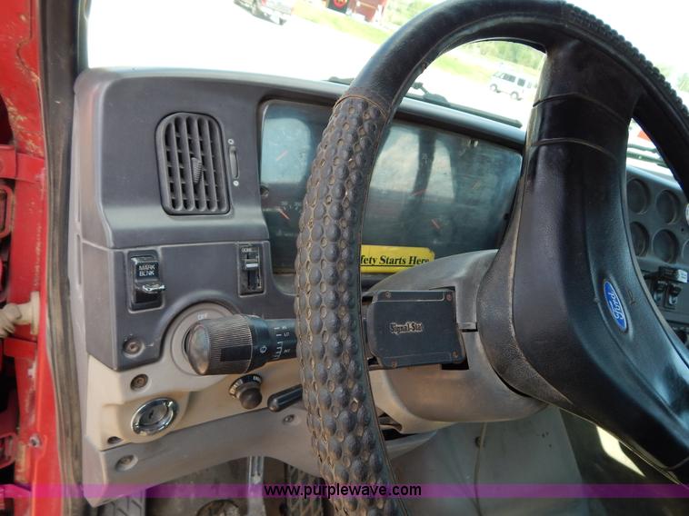 image for item G3166 1997 Ford A9513 AeroMax 113 dump truck