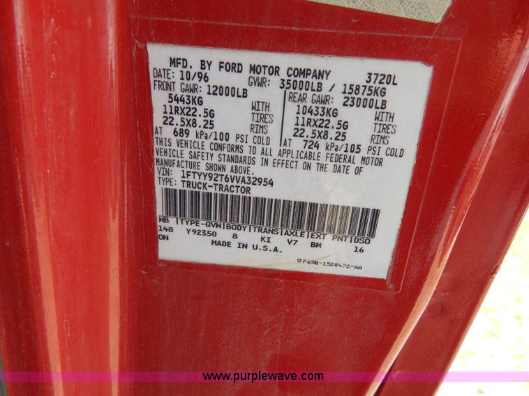 image for item G3166 1997 Ford A9513 AeroMax 113 dump truck