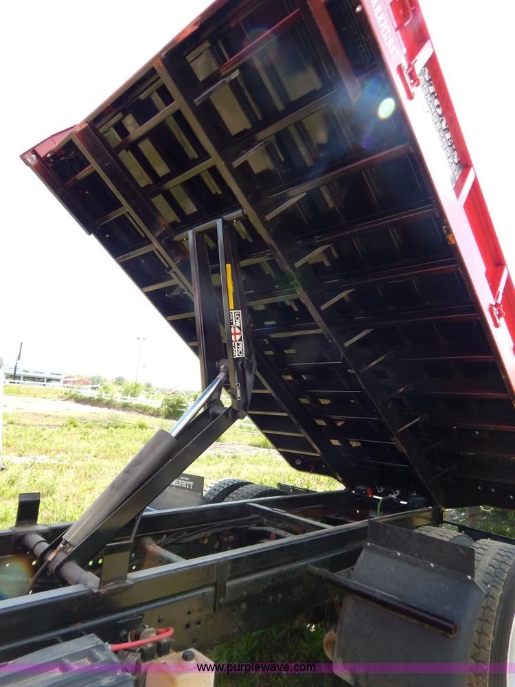 image for item G3166 1997 Ford A9513 AeroMax 113 dump truck