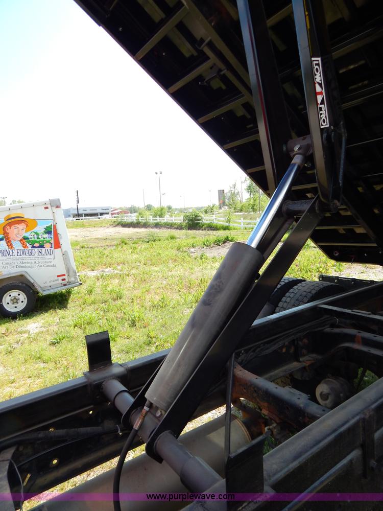 image for item G3166 1997 Ford A9513 AeroMax 113 dump truck