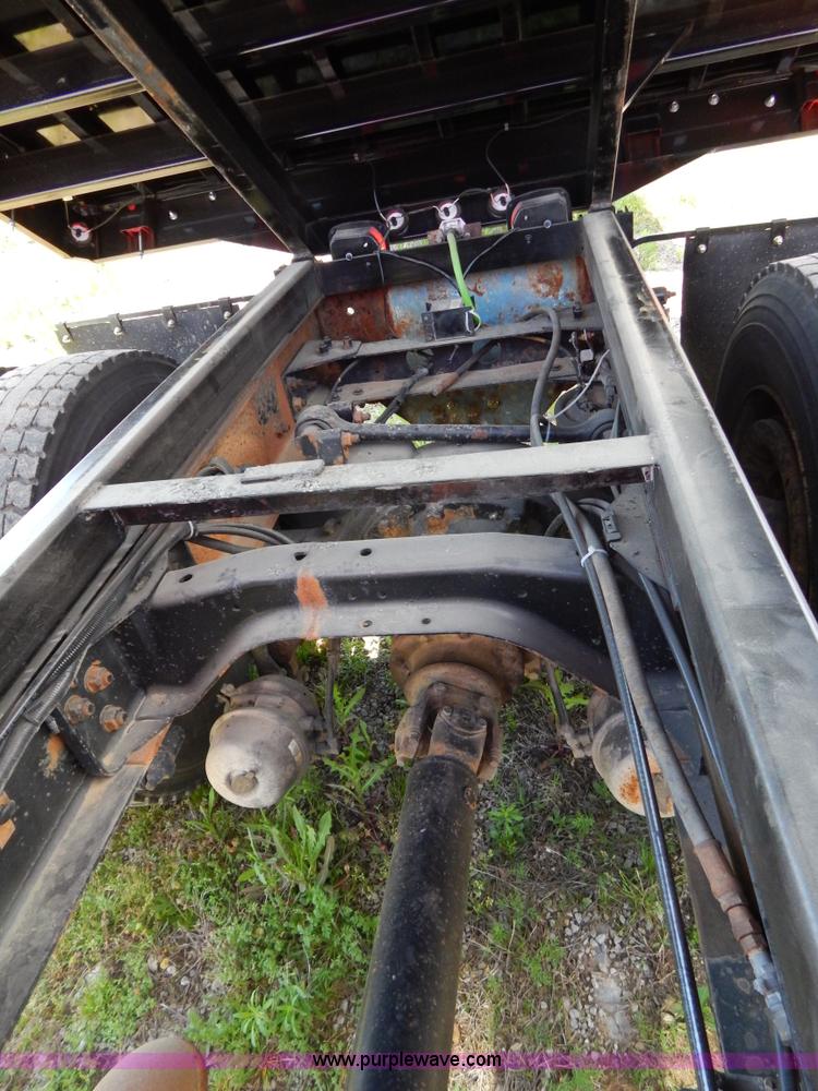 image for item G3166 1997 Ford A9513 AeroMax 113 dump truck