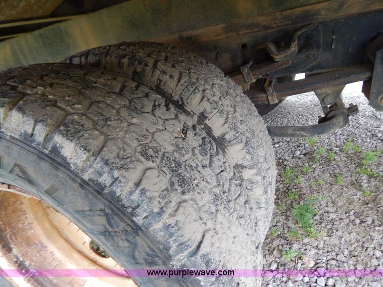 image for item G3170 1995 Isuzu NPR Electromatic box truck