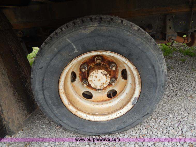 image for item G3170 1995 Isuzu NPR Electromatic box truck