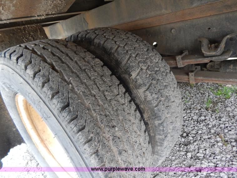 image for item G3170 1995 Isuzu NPR Electromatic box truck