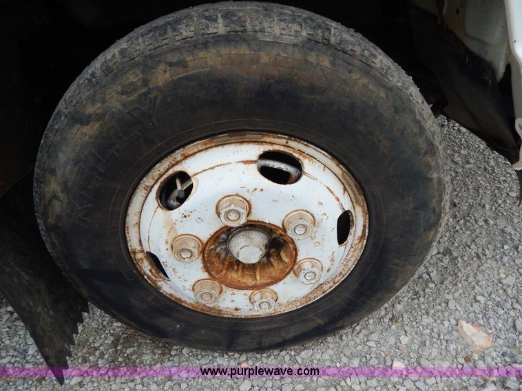 image for item G3170 1995 Isuzu NPR Electromatic box truck