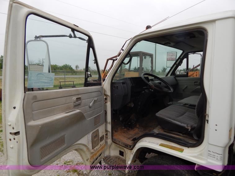 image for item G3170 1995 Isuzu NPR Electromatic box truck