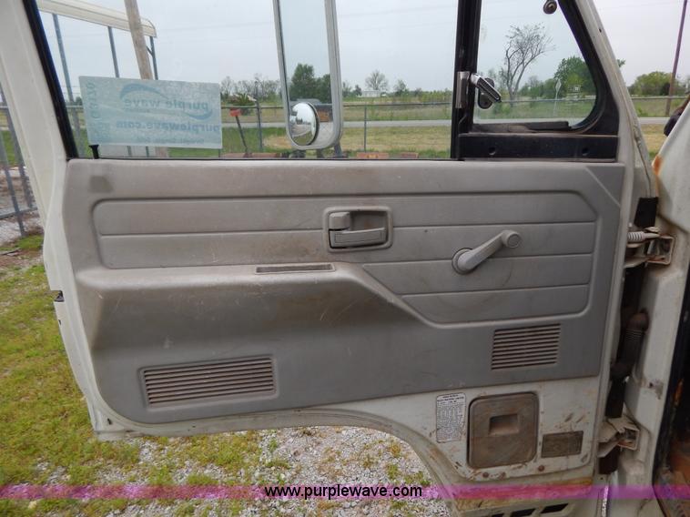 image for item G3170 1995 Isuzu NPR Electromatic box truck