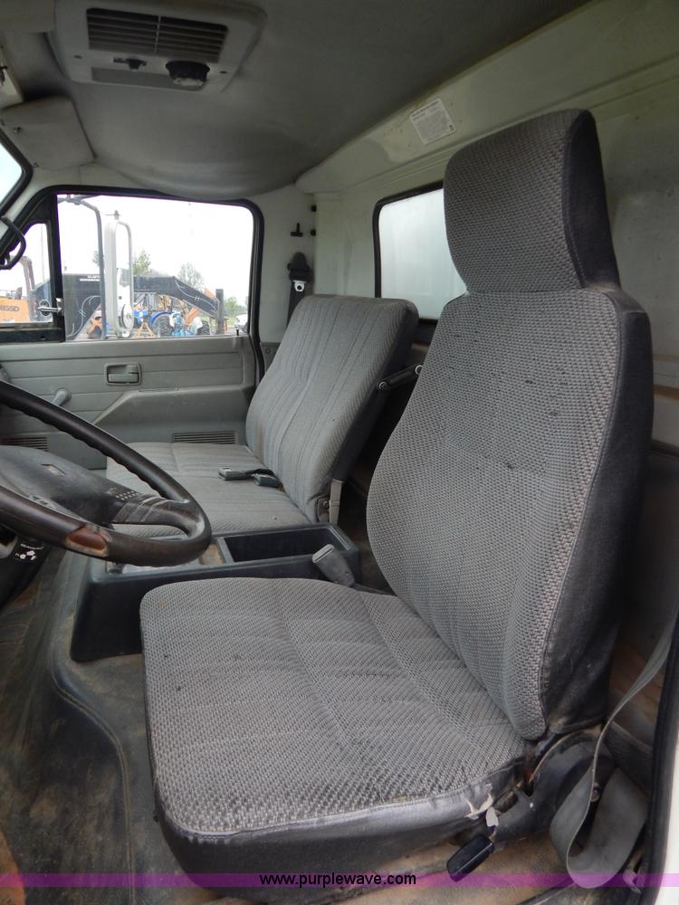 image for item G3170 1995 Isuzu NPR Electromatic box truck