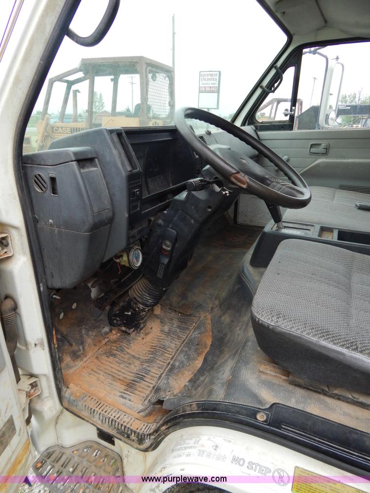 image for item G3170 1995 Isuzu NPR Electromatic box truck