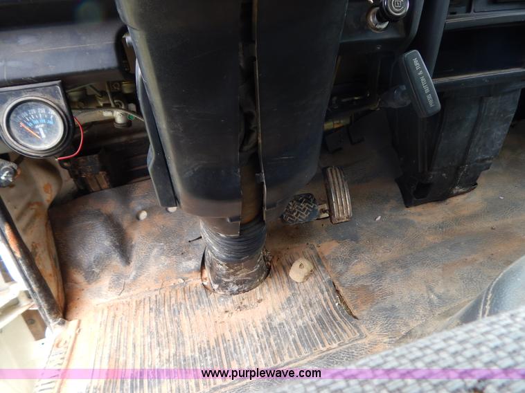 image for item G3170 1995 Isuzu NPR Electromatic box truck