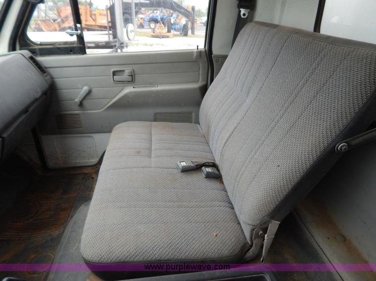 image for item G3170 1995 Isuzu NPR Electromatic box truck