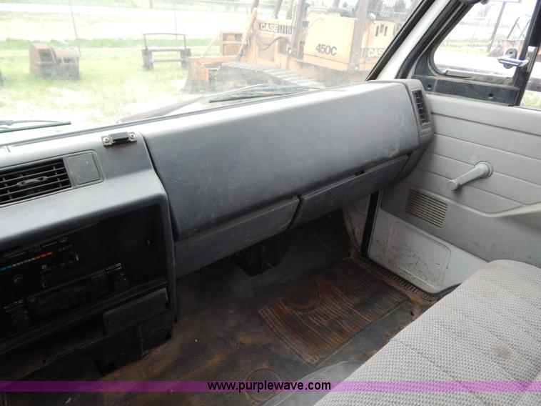image for item G3170 1995 Isuzu NPR Electromatic box truck