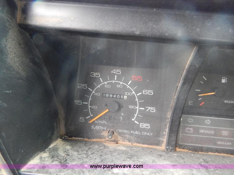 image for item G3170 1995 Isuzu NPR Electromatic box truck