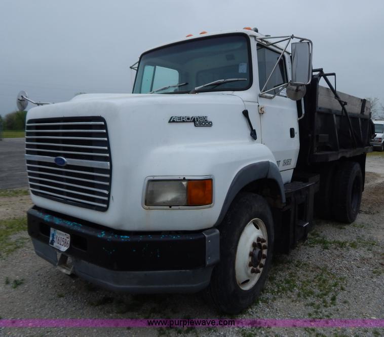 image for item G3174 1994 Ford LA9000 AeroMax dump truck