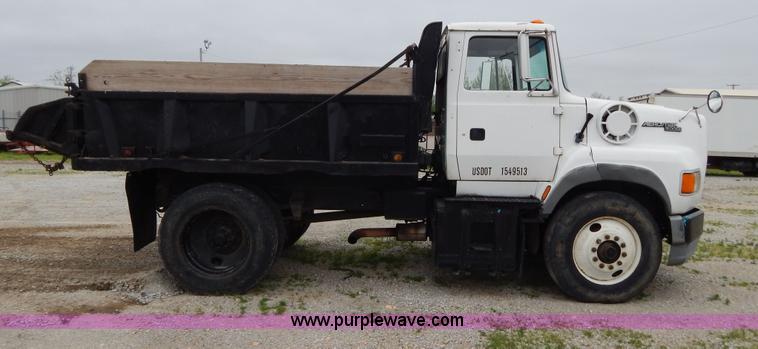 image for item G3174 1994 Ford LA9000 AeroMax dump truck