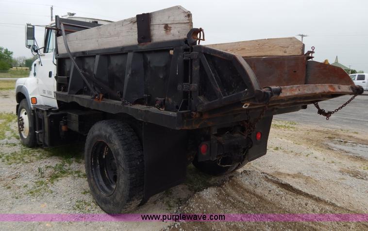 image for item G3174 1994 Ford LA9000 AeroMax dump truck