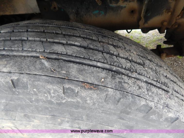 image for item G3174 1994 Ford LA9000 AeroMax dump truck