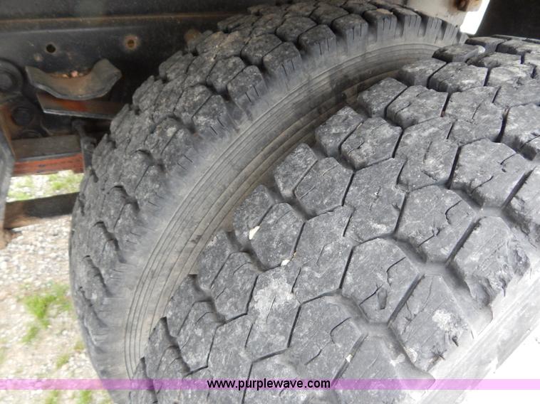 image for item G3174 1994 Ford LA9000 AeroMax dump truck