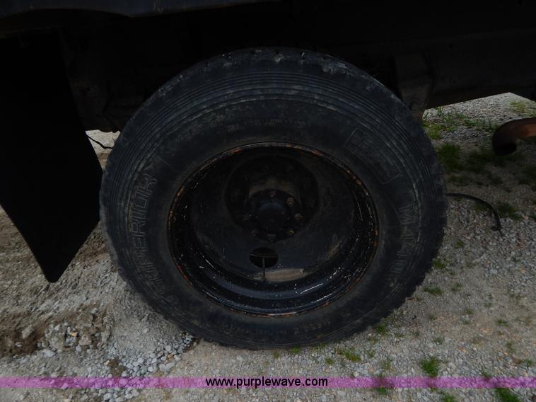 image for item G3174 1994 Ford LA9000 AeroMax dump truck